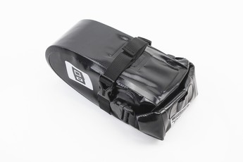Сумка під сидіння (Bikepacking) 1-1,5L вологозахисна, світловідбивні вставки, кріплення швидкознімна, ЧОРНА, арт. 409321