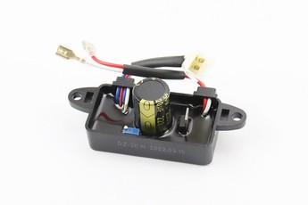 Реле напруги AVR однофазне 2-3,5 кВт (корпус-прямокутник, пластик, контакти-2&raquo;мама&laquo; + 4&raquo;тато&laquo;, 250V, 220µF) тип 3, арт. 609179