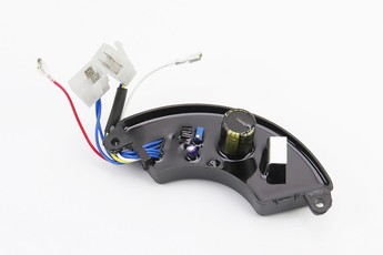Реле напруги AVR трифазне 4-6кВт (корпус-сегмент, пластик, контакти-2&raquo;мама&laquo; + 2&raquo;тато&laquo; + 4&raquo;тато&laquo;, 250V, 470µF), арт. 609236